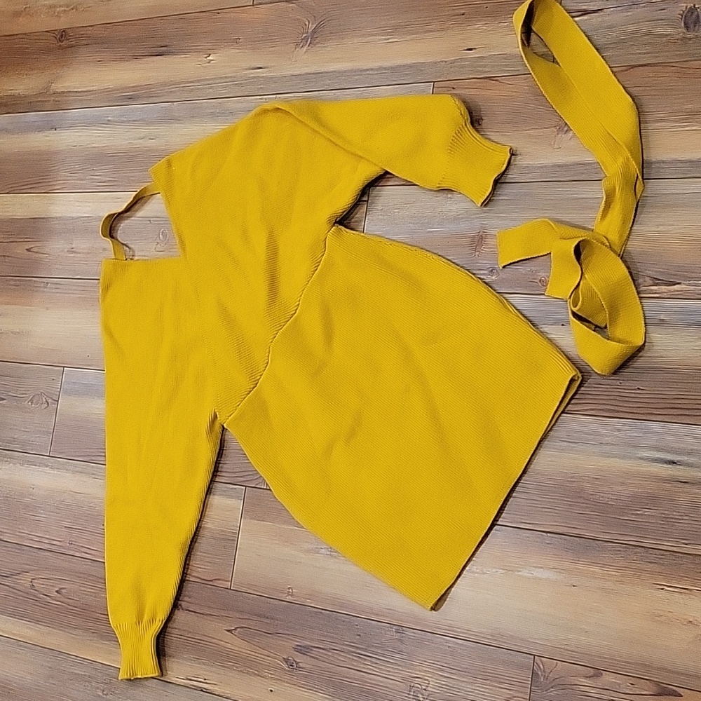 Petal Roz fitted yellow ribbed dress